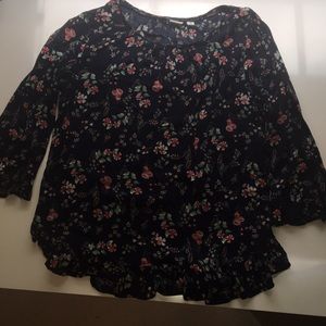 Gap ruffled top size Medium